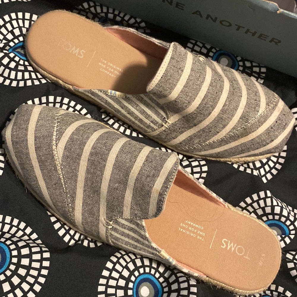 Toms, size 7 in a half in women